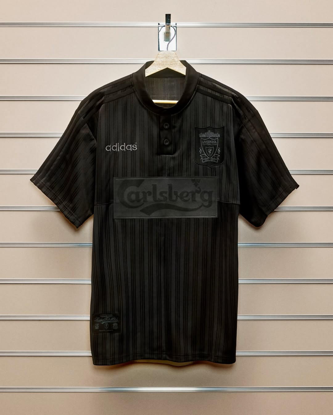 Liverpool FC 95/96 Blackout Edition